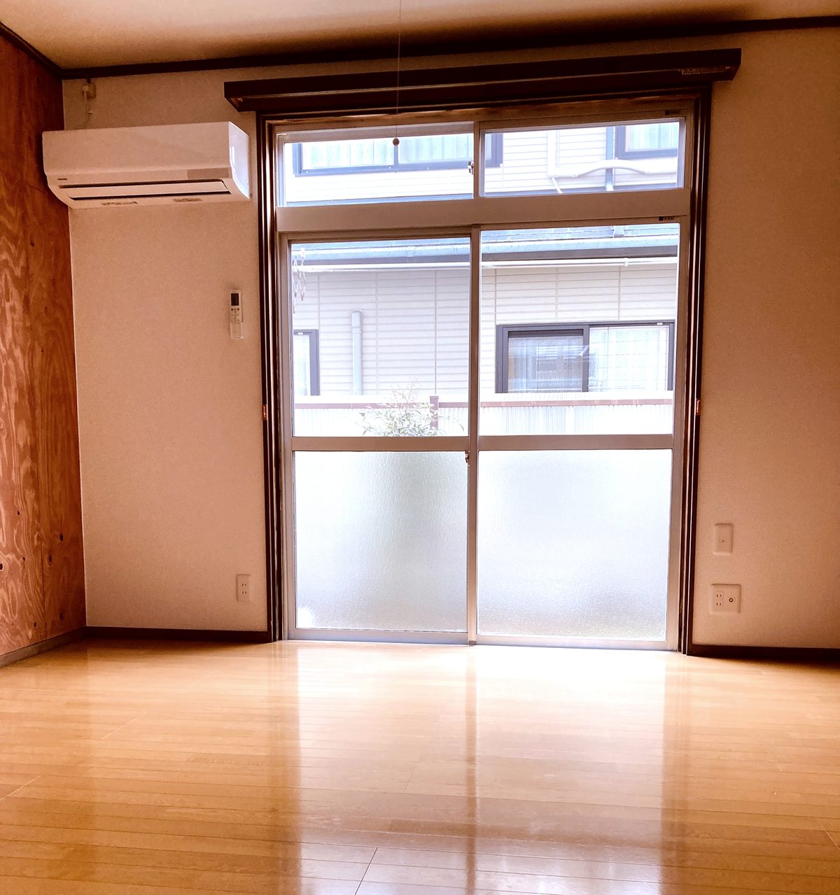 洋室と掃き出し窓
